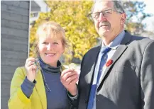  ?? TINA COMEAU ?? Kerry Muise, president of the Yarmouth and Area Chamber of Commerce, and Raymond Doucette, board chair of the Coastal Financial Credit Union, exchanged keys and a “lease payment” on Nov. 4 for a new home in Yarmouth built by the credit union to house medical residents, medical learners and visiting doctors as part of the ongoing effort to recruit more physicians to the region.