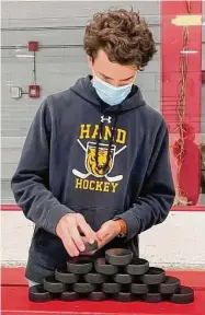 ?? Matt Gagliardi/Contribute­d photo ?? Matt Gagliardi is a a student manager with the Hand hockey team.