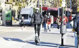  ?? ?? Los vehículos de movilidad personal se librarían de las restriccio­nes.