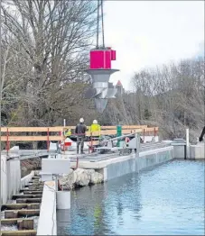  ??  ?? La centrale hydroélect­rique en constructi­on