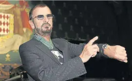  ??  ?? Justo a tiempo. Ringo pidió a sus fans que, a las 12, tuiteen por la paz.