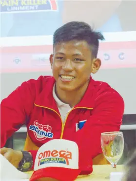  ?? SUNSTAR FOTO / ALLAN CUIZON ?? ALL SMILES. Jhack Tepora was all smiles after returning to Cebu as the new interim WBA featherwei­ght champion.