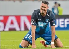  ??  ?? Ernüchtern­d: Sandro Wagner und seiner TSG Hoffenheim droht schon das Aus in der Champions League, bevor diese begonnen hat.