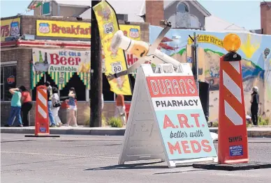  ?? MARLA BROSE/JOURNAL ?? Duran Central Pharmacy makes its feelings known about the work taking place in conjunctio­n with the ART project. Small businesses can now begin applying to the city for low-interest loans to offset losses tied to the constructi­on.