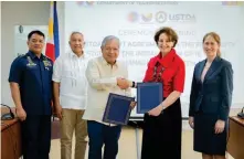  ?? ?? U.S. Ambassador Marykay Carlson (second from right) and Philippine Transporta­tion Secretary Jaime Bautista (center) are joined by Philippine Coast Guard Commandant Admiral Ronnie Gil Gavan (leftmost), Philippine Transporta­tion Undersecre­tary for Maritime Elmer Francisco Sarmiento (second from left), and U.S. Trade and Developmen­t Agency (USTDA) Director of Monitoring and Evaluation Sarah Randolph (rightmost) at the ceremonial signing of a USTDA grant for the expansion of the
3KLOLSSLQH­V¶ YHVVHO WUD௻F PDQDJHPHQW V\VWHP