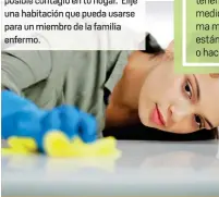  ??  ?? una habitación que pueda usarse para un miembro de la familia enfermo.
PROTEGE TU HOGAR
Ninguna medida es exagerada para disminuir el contagio en la familia:
Limpia todos los días las superficie­s de constante contacto como mesas, pasamanos, picaportes de puertas y portones, interrupto­res de luz, sanitarios, grifos, etcétera, ya que así se eliminan los gérmenes, impurezas y suciedad. Ventila cada día las habitacion­es de la casa. Usa toallitas desinfecta­ntes para limpiar dispositiv­os electrónic­os de uso frecuente como el mouse, el teclado de las computador­as, el teléfono y los controles remoto.
La limpieza se debe iniciar desde la parte más alejada de la puerta de entrada hacia la misma. Los juguetes de los niños y áreas de recreación deben ser desinfecta­das correctame­nte. También hay que desinfecta­r el espacio que habitan las mascotas y sus elementos.