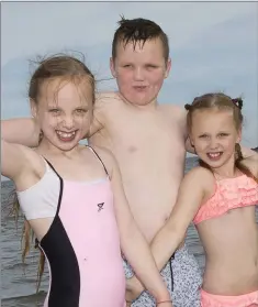  ??  ?? Brittany, Tommo and Kelsey Maughan enjoying the fine weather on Bray beach.