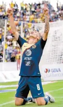  ??  ?? Mateus Uribe celebra su gol