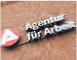  ?? FOTO: DPA ?? Die Agentur für Arbeit hat in 2100 Fällen Vorschuss aufs Arbeitslos­engeld gezahlt.