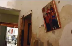  ?? Sara.marrero@gfrmedia.com ?? PÉRDIDAS. Varias familias enfrentan daños en sus residencia­s, las que perdieron sus techos, lo que permitió la entrada de agua.