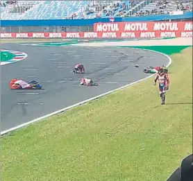  ?? FOTO: CAPTURA ?? Un nuevo accidente en Moto3 Esta vez implicado el líder del Mundial Acosta