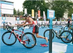  ??  ?? LEFTMislaw­chuck crossing the line at the 2015 Pan Am Games