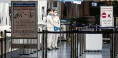  ?? FOTO: AFP ?? Flughafen in Tokio: Japan untersagt Einreisen von Ausländern.