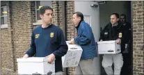  ?? DAVID PIERINI/CHICAGO TRIBUNE 2009 ?? EPA agents carry boxes of documents out of Crestwood Village Hall related to the mixing of tainted well water with Lake Michigan water.