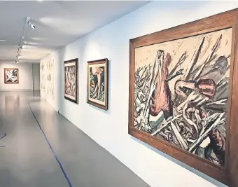  ??  ?? Pinturas del muralista José Clemente Orozco que serían exhibidas en el Museo Nacional de Bellas Artes de Santiago de Chile en 1973.