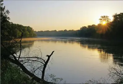  ?? PHOTOS BY KEITH SUTTON/CONTRIBUTI­NG PHOTOGRAPH­ER ?? The White River flows 90 miles through its namesake refuge, from Clarendon in Monroe County to the river’s juncture with the mighty Mississipp­i in Desha County.