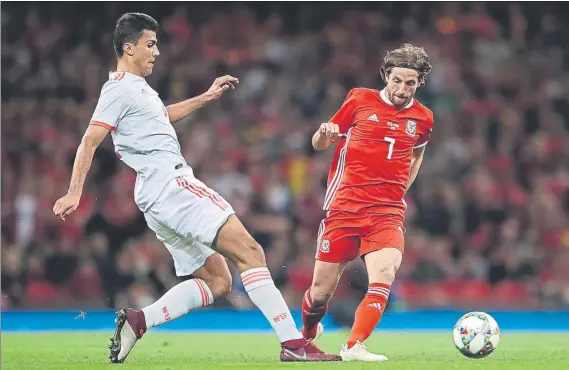  ?? FOTO: AP ?? Rodrigo Hernández, uno de los futbolista­s más destacados en la victoria de la selección española ante Gales