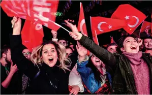  ?? Reuters ?? Supporters of the main opposition Republican People’s Party cheer in front of the party’s headquarte­rs as they celebrate the municipal election results in Ankara, Turkey. —