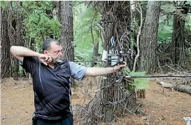  ?? CALLUM MCGILLIVRA­Y/ FAIRFAX NZ ?? Dean Sheerin takes position with his compound bow, one of three bows available at the club.