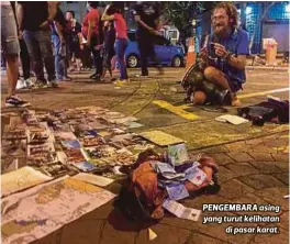  ??  ?? PENGEMBARA asing yang turut kelihatan
di pasar karat.