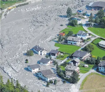  ?? FOTO: GIAN EHRENZELLE­R ?? Wie Geologen befürchtet­en, kam es in Bondo zu einem zweiten Murgang, der Geröll und Schlamm ins Tal brachte.