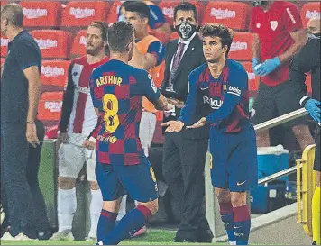  ?? FOTO: PERE PUNTÍ ?? Arthur (23 años) fue sustituido por Riqui Puig (20) ante el Athletic tras haber sido suplente en Sevilla