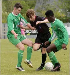  ??  ?? Conor Signorelli of Wexford F.C. Under-17s is flanked by Kerry duo John Hayes and Kevin Williams.