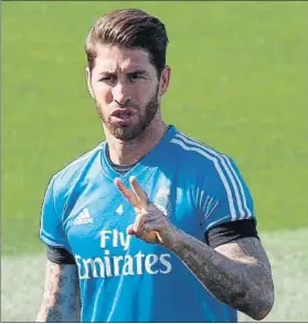  ?? FOTO: EFE ?? El capitán del Real Madrid Sergio Ramos, durante el entrenamie­nto de ayer