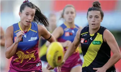  ?? Photograph: Russell Freeman/AFL Photos/Getty Images ?? Jade Ellenger of the Lions in action during the 2022 S7 AFLW first qualifying final won by Brisbane over the Richmond Tigers at Metricon Stadium.