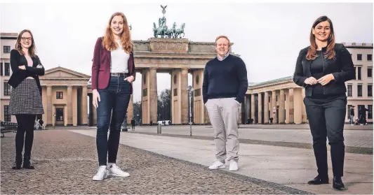  ?? FOTO: TOBIAS KOCH/JU ?? Tilman Kuban, Chef der Jungen Union, mit den neuen CDU-Vorstandsm­itgliedern (v.l.) Anna Kreye, Wiebke Winter und Laura Hopmann.