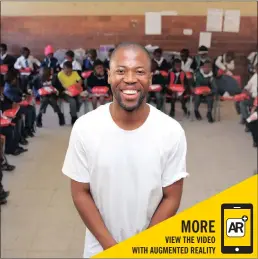  ?? PICTURES: MOTSHWARI MOFOKENG/AFRICAN NEWS AGENCY(ANA) ?? Thulani ‘DJ Dash’ Mzinyane hands out meals at Clermont Primary School as part of the Feed a Child, Feed a Nation campaign.