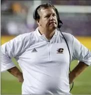  ?? DERICK HINGLE — THE ASSOCIATED PRESS ?? Central Michigan coach Jim Mcelwain watches from the sideline during the second half of Saturday’s loss at LSU. The Chippewas host Florida Internatio­nal on Saturday.