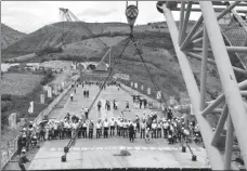  ?? XU GUO / FOR CHINA DAILY ?? China Tiesiju Civil Engineerin­g Group employees complete the closure of the Yuanjiang Super Railway Bridge in Yunnan province on Wednesday.