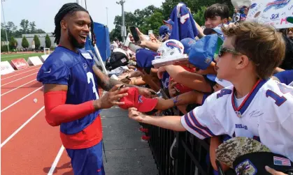  ?? ?? Damar Hamlin signs autographs for Bills fans at an event last week. Photograph: Adrian Kraus/AP