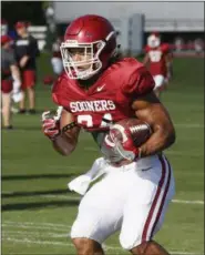  ?? SUE OGROCKI — THE ASSOCIATED PRESS ?? Oklahoma running back Rodney Anderson carries during a practice in Norman, Okla.