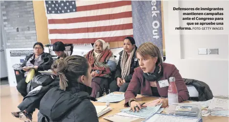  ?? FOTO: GETTY IMAGES ?? Defensores de inmigrante­s mantienen campañas ante el Congreso para
que se apruebe una reforma.