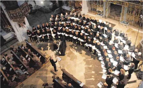  ?? FOTO: FRIEDRICH HOG ?? Ein beeindruck­endes Klangerleb­nis ist das Chorkonzer­t im Obermarcht­aler Münster gewesen.