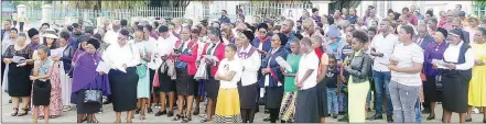  ?? (Pics: Sibusiso Zwane) ?? Roman Catholic church members following the proceeding­s during the commemorat­ion of the Stations of the Cross yesterday afternoon.