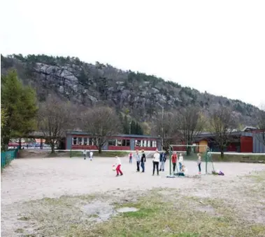  ?? FOTO: ESPEN SAND ?? Det er virkelig en skam når en får høre: «Et vedtak varer bare til neste vedtak», skriver innsendere­n om skoledebat­ten i Songdalen.