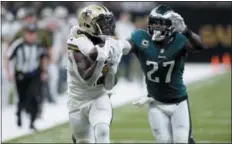  ?? BILL FEIG — THE ASSOCIATED PRESS ?? New Orleans Saints running back Alvin Kamara (41) pulls in a touchdown reception in front of Philadelph­ia Eagles strong safety Malcolm Jenkins (27) during the second half of Sunday’s game in New Orleans. The Saints won 48-7.