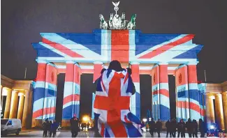  ?? AFP -Yonhap ?? Berlin’s landmark Brandenbur­g Gate is illuminate­d in the colors of the British national flag Thursday night, a day after the terror attack in London.