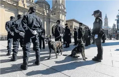  ?? OLIVER DUCH ?? El epicentro de las celebracio­nes del día de los Ángeles Custodios volvió a ser la plaza del Pilar.