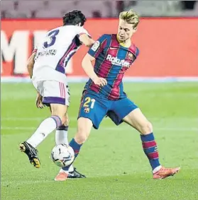  ?? FOTO: M. MONTILLA ?? De Jong jugó de central,de medio y en la banda derecha ante el Real Valladolid