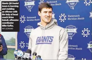  ?? PAT LEONARD ?? Giants QB Daniel Jones is learning and molding an offense with the help of head coach Brian Daboll, offensive coordinato­r Mike Kafka.