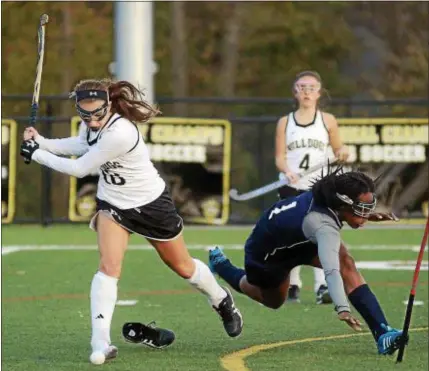  ?? TRENTONIAN FILE PHOTO ?? Hopewell Valley’s Kelsey Fithen, left, is one of the key contributo­rs for a Bulldogs team that is 6-2-1.