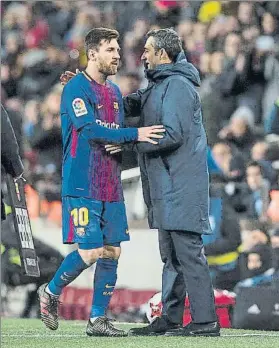  ?? FOTO: PERE PUNTÍ ?? Ernesto Valverde disfrutó de una nueva victoria de su equipo y de los cinco goles