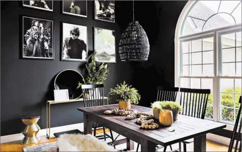  ?? ALYSSA ROSENHECK/WASHINGTON POST ?? “Sleek and modern or rustic farmhouse, black paint and decor offer a sophistica­ted air to many different looks,” designer Briana Nix said.