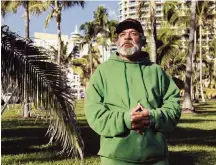  ?? CARL JUSTE cjuste@miamiheral­d.com ?? On Jan. 10, Alfonso, a homeless man, discussed strict enforcemen­t of public nuisance laws in Miami Beach.