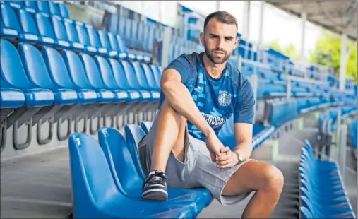  ?? ?? Borja Mayoral, ayer, posando para AS en las gradas del Coliseum.