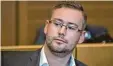  ?? Foto: dpa ?? Rechtsauße­n, der beim FC Bundestag nicht mitspielen darf: Sebastian Münzen maier von der AfD.